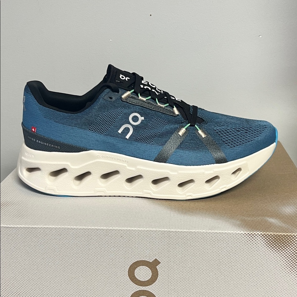 On Running Niagara / Ivory Sneakers